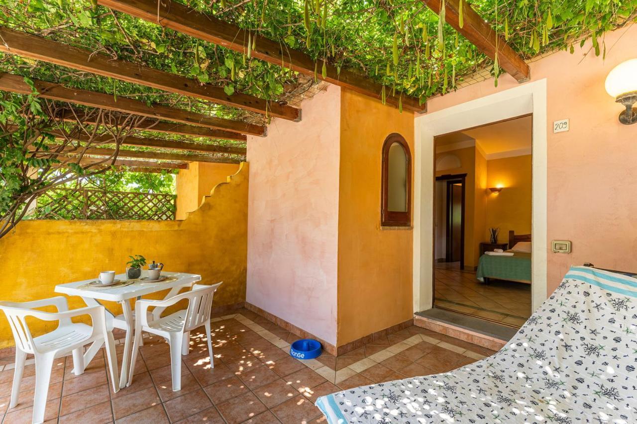 Apartments In Residence With Swimming Pool In Santa Margherita Di Pula, 250 Meters From The Sea Exteriér fotografie